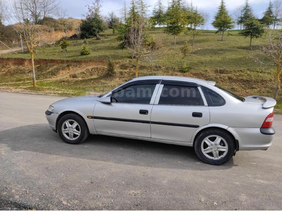Sahibinden Opel Vectra 2.0 CDX 1996 Model
