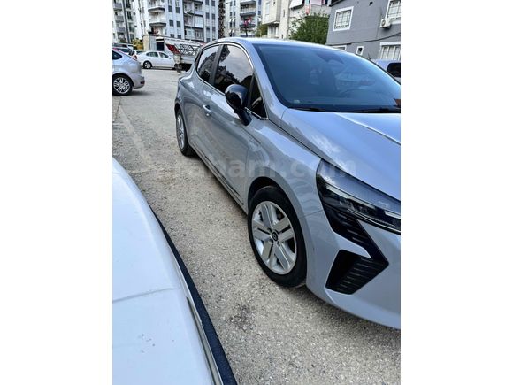 Sahibinden nardo gri Renault Clio 1.0 TCe Evolution 2025 Model 