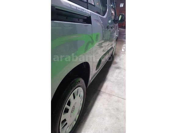 Sahibinden Opel Combo 1.5 CDTI Essential 2025 Model 
