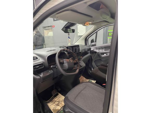 Sahibinden Opel Combo 1.5 CDTI Essential 2025 Model 