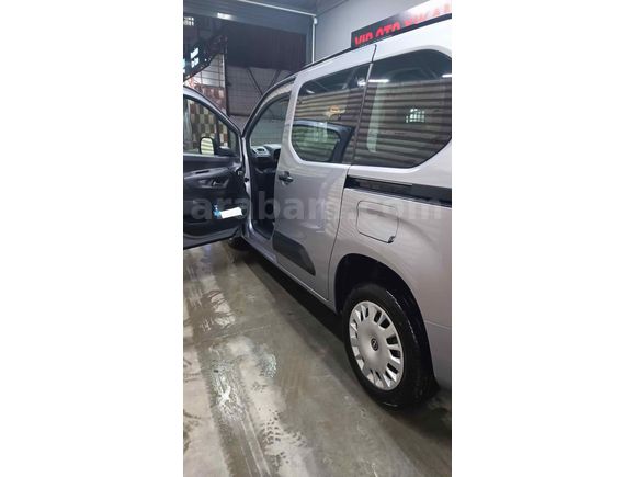 Sahibinden Opel Combo 1.5 CDTI Essential 2025 Model 