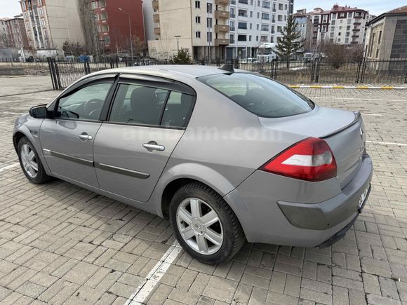 Galeriden Renault Megane 1.6 Dynamique 2005 Model Kars