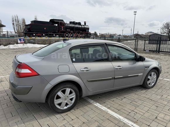 Galeriden Renault Megane 1.6 Dynamique 2005 Model Kars