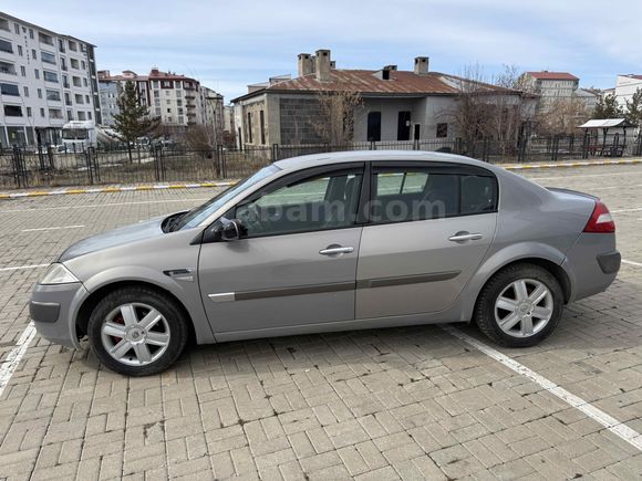 Galeriden Renault Megane 1.6 Dynamique 2005 Model Kars