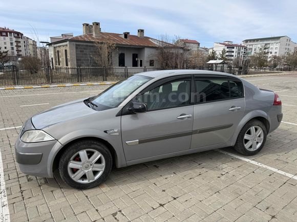 Galeriden Renault Megane 1.6 Dynamique 2005 Model Kars