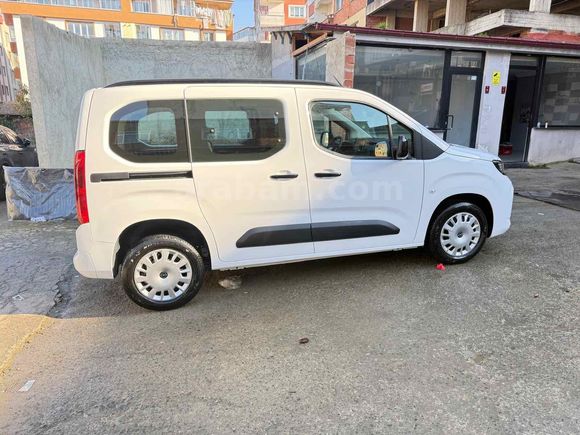 Sahibinden Opel Combo 1.5 CDTI Essential 2025 Model 