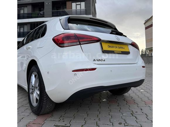 2019 MODEL MERCEDES A180d YENİ KASA HATASIZ