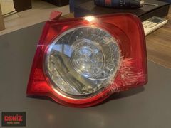Passat B6 Kasa sağ arka çamurluk stop lambası camı çizik...