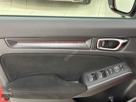 TR'de TEK 2025 2.0 Type-R 329HP HATASIZ KIRMIZI ÖZEL PLAKA