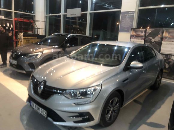 Sahibinden Renault Megane 1.3 TCe Touch 2023 Model 