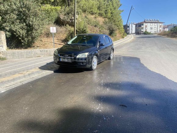 Sahibinden Ford Focus 1.6 Ghia 2006 Model

aracımda değişen olmayıp kompleks boyalıdır bütün aksamları çalışır durumda aile arabasıdır dosta gider 
 