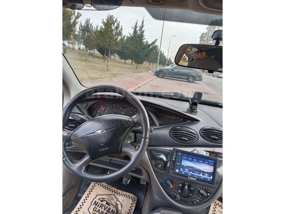 Sahibinden Ford Focus 2.0 Ghia 2001 Model