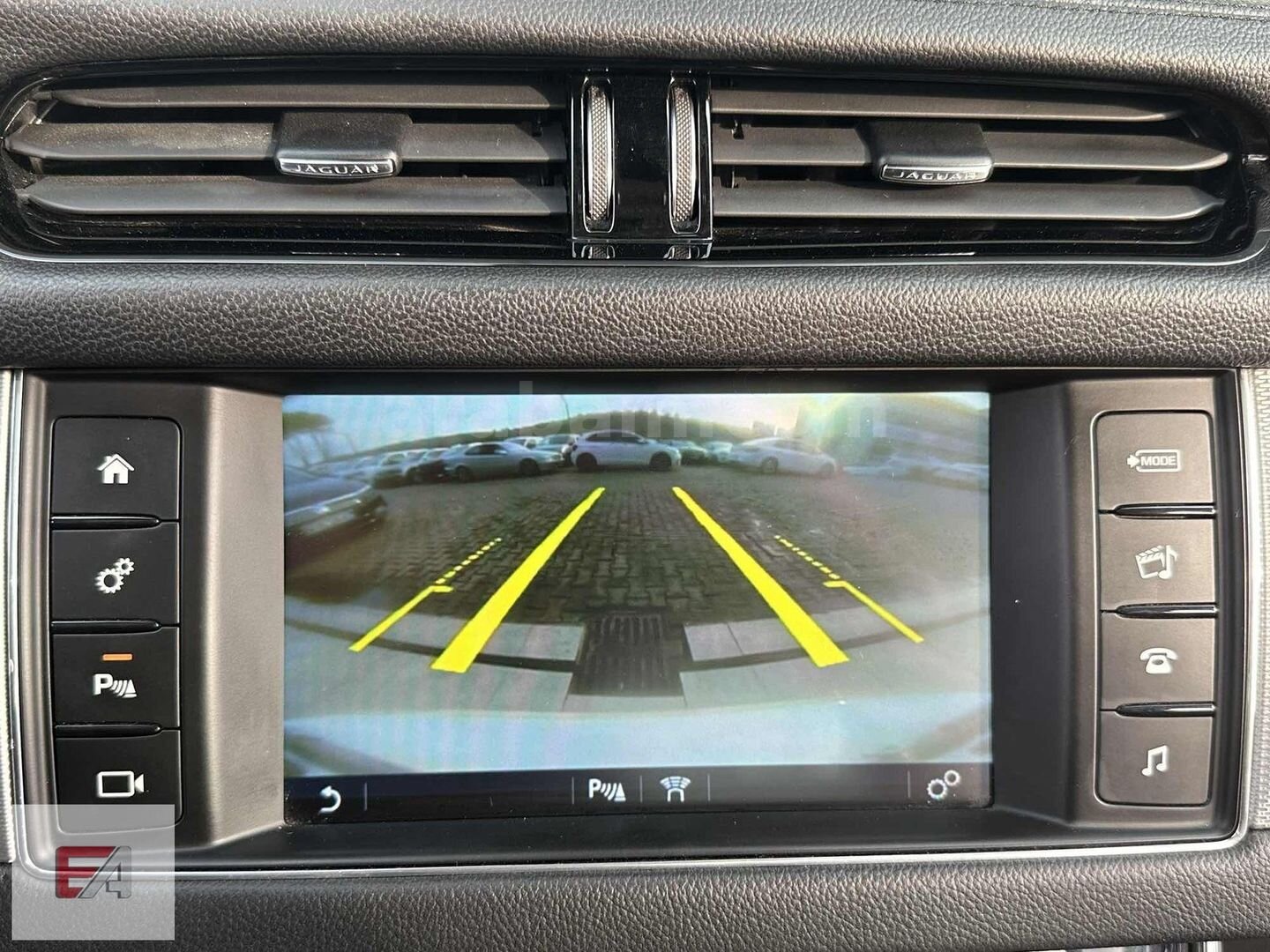 Galeriden Jaguar XF 2.0 D Prestige Plus 2016 Model İstanbul 162.300 km Beyaz 2