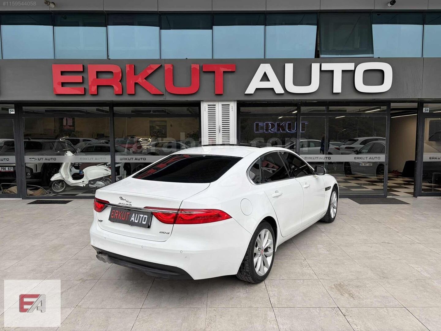 Galeriden Jaguar XF 2.0 D Prestige Plus 2016 Model İstanbul 162.300 km Beyaz 5