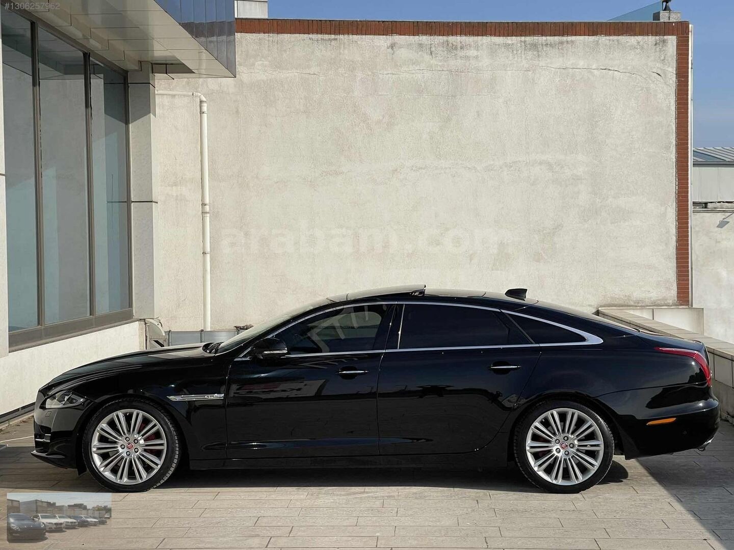 Galeriden Jaguar XJ 3.0 Portfolio 2016 Model İstanbul 75.000 km Siyah 1