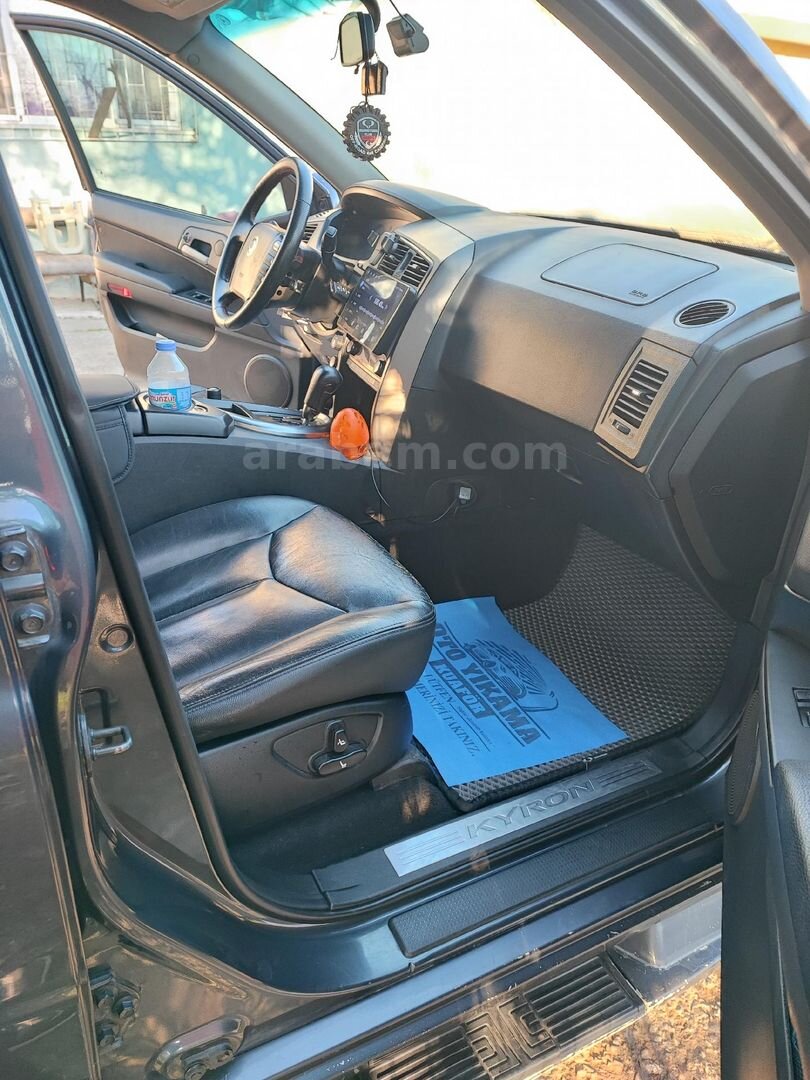 Sahibinden KGM SsangYong Kyron 2.0 XDI 4x4 2008 Model İstanbul 249.000 km Füme 3