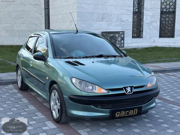 Garajj'dan Düşük KM Otomatik Peugeot 206 BENZİN-LPĞ