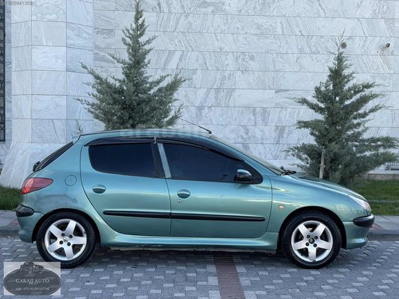 Garajj'dan Düşük KM Otomatik Peugeot 206 BENZİN-LPĞ