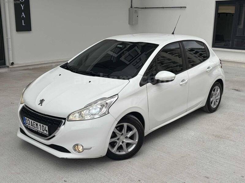 Galeriden Peugeot 208 1.2 PureTech Active 2015 Model Afyonkarahisar 165.000 km Beyaz