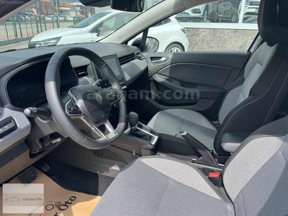 2025 CLİO 1.0 T EVOLUTİON OTOMATİK KM.16.000 BEYAZ