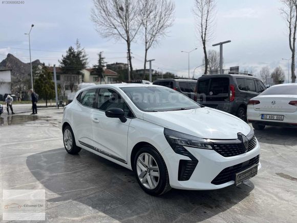 2025 CLİO 1.0 T EVOLUTİON OTOMATİK KM.16.000 BEYAZ