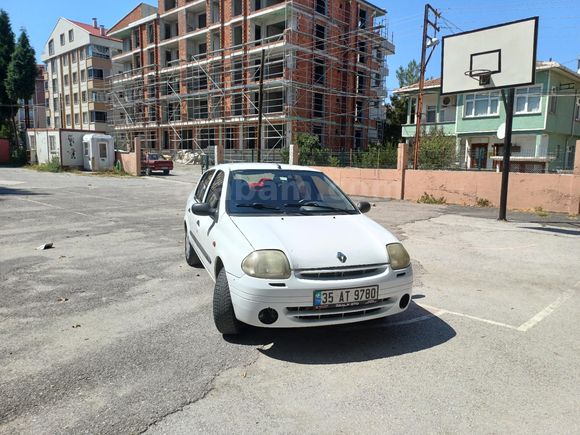 Sahibinden Renault Symbol 1.4 Dynamique 2002 Model  265.000 km Beyaz