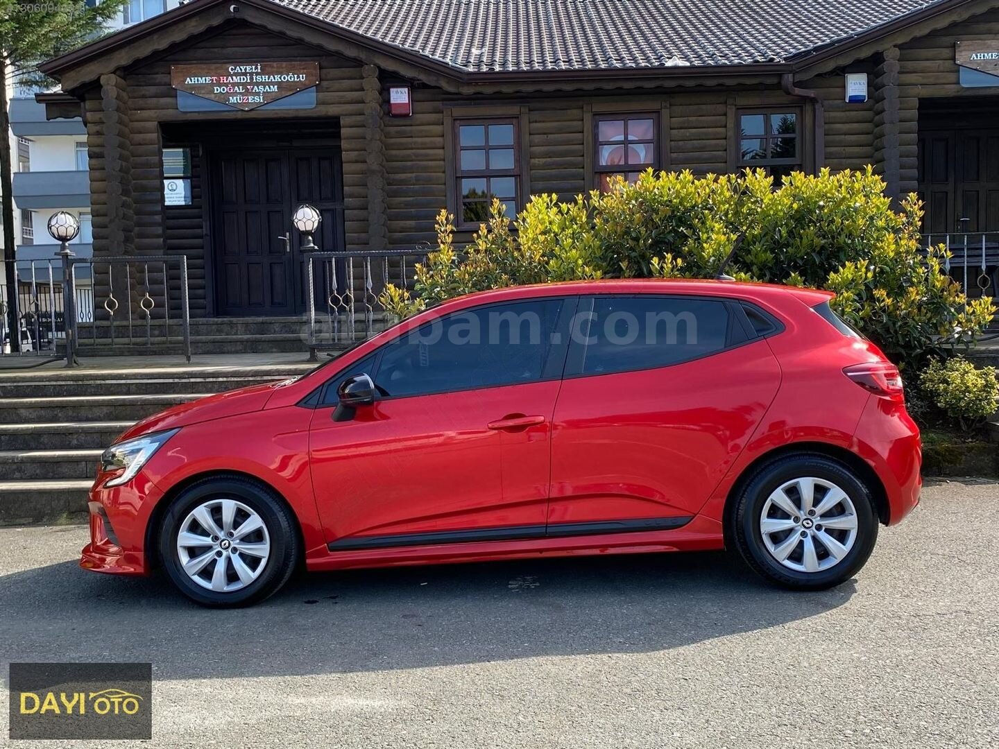 Galeriden Renault Clio 1.0 TCe Joy 2022 Model Rize 80.000 km Bordo 2