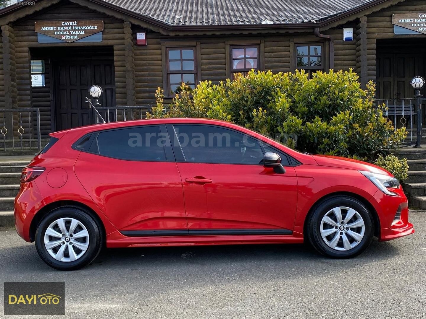 Galeriden Renault Clio 1.0 TCe Joy 2022 Model Rize 80.000 km Bordo 3
