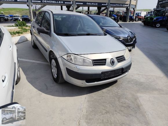 Reno Megane 1.6 Vize Ve Dört lastik yeni kasa orjinal