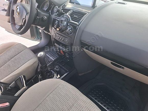 Degisensiz 1 parça lokal boyalı emsalsiz Megane 2