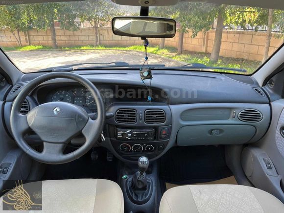 2002 RENAULT MEGANE MÜKEMEL TEMİZLİKTEDİR