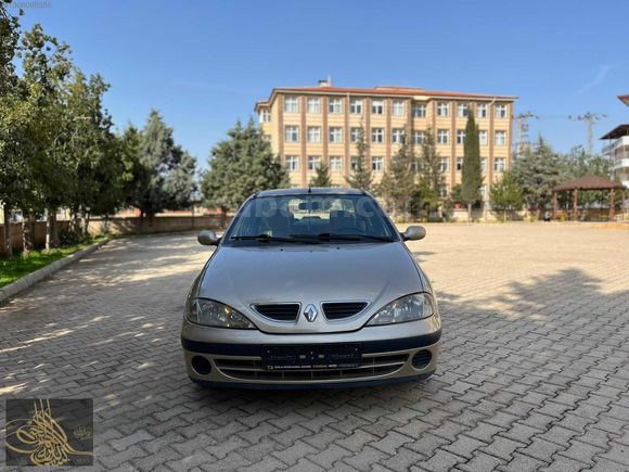 2002 RENAULT MEGANE MÜKEMEL TEMİZLİKTEDİR