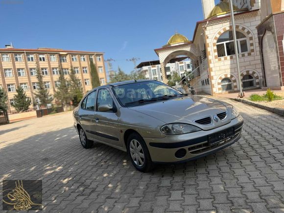 2002 RENAULT MEGANE MÜKEMEL TEMİZLİKTEDİR