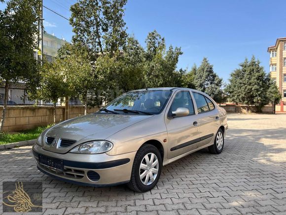 2002 RENAULT MEGANE MÜKEMEL TEMİZLİKTEDİR
