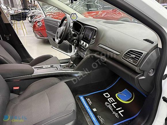 2024 MEGANE DİZEL OTOMATİK TOUCH HATASIZ 18.000 KM'DE