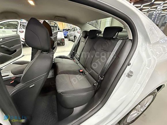 2024 MEGANE DİZEL OTOMATİK TOUCH HATASIZ 18.000 KM'DE
