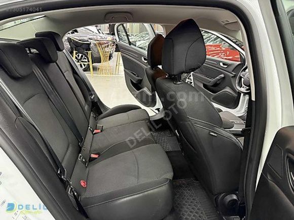 2024 MEGANE DİZEL OTOMATİK TOUCH HATASIZ 18.000 KM'DE