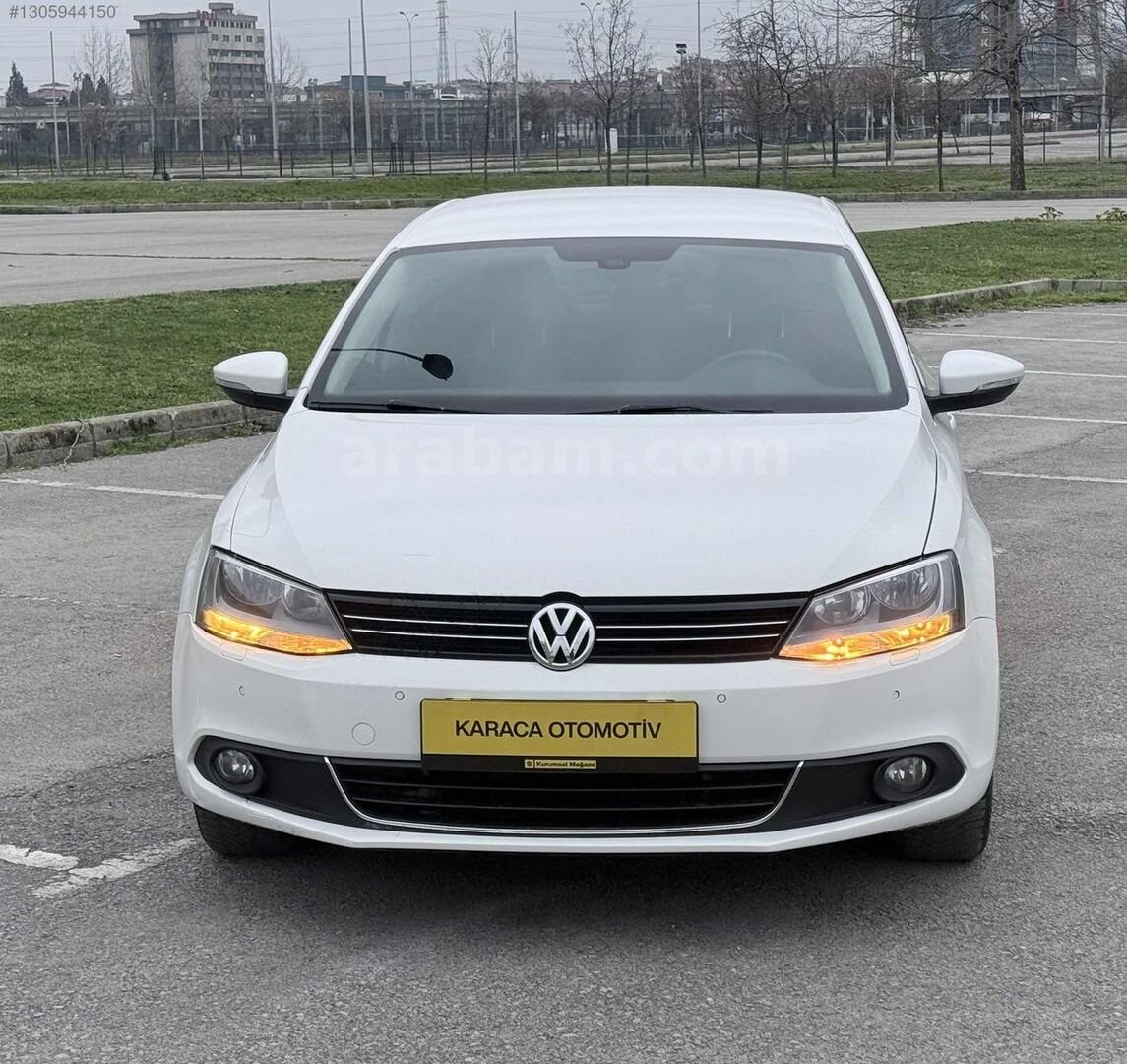 Galeriden Volkswagen Jetta 1.6 TDi Highline 2011 Model Samsun 250.000 km Beyaz 7