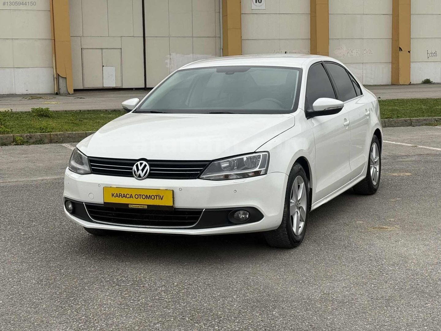 Galeriden Volkswagen Jetta 1.6 TDi Highline 2011 Model Samsun 250.000 km Beyaz 3