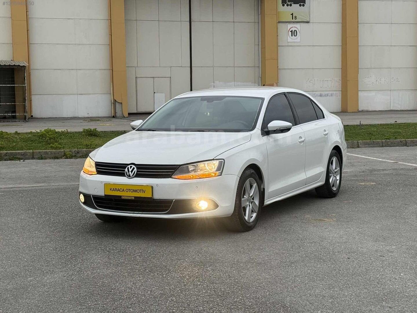 Galeriden Volkswagen Jetta 1.6 TDi Highline 2011 Model Samsun 250.000 km Beyaz 6