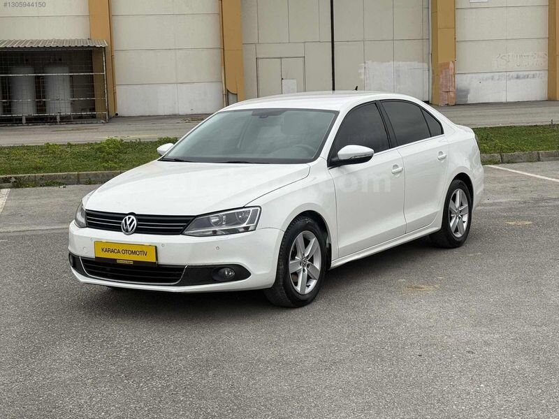 Galeriden Volkswagen Jetta 1.6 TDi Highline 2011 Model Samsun 250.000 km Beyaz