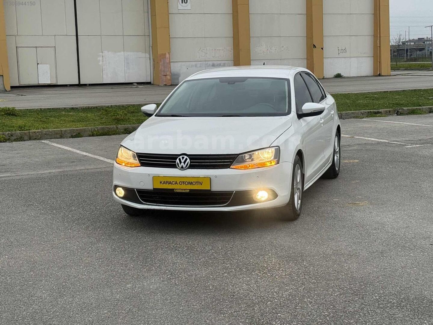Galeriden Volkswagen Jetta 1.6 TDi Highline 2011 Model Samsun 250.000 km Beyaz 4
