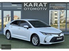 K A R A T 2025 TOYOTA COROLLA SEDEFLİ BEYAZ HATASIZ 45.000 KM