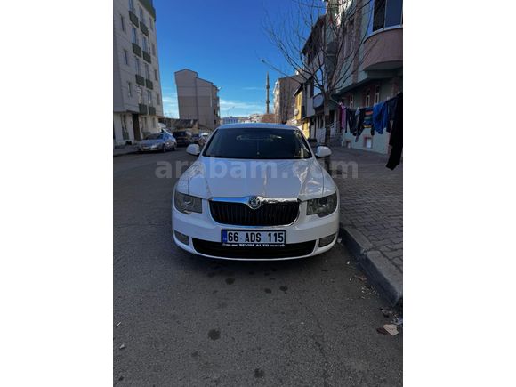 Sahibinden Skoda SuperB 1.4 TSI Comfort 2011 Model  252.000 km Beyaz