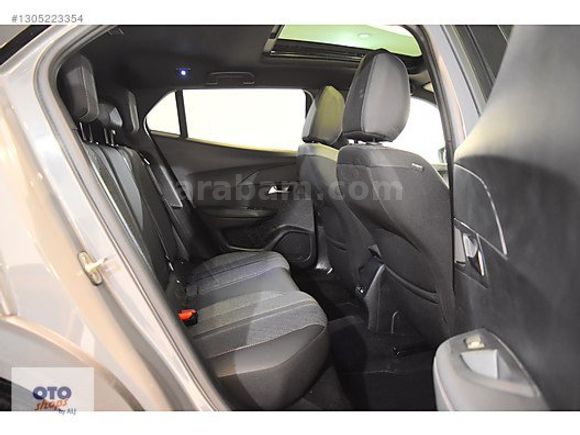 Peugeot 2008 1.2 Puretech Allure Eat8 130HP - 2025