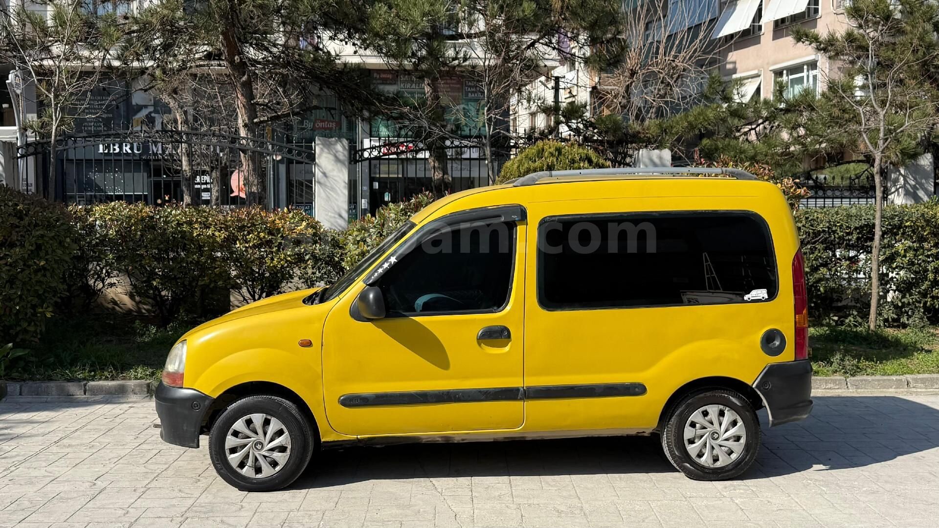 Galeriden Renault Kangoo 1.9 D 1999 Model Kocaeli 300.000 km Sarı 7