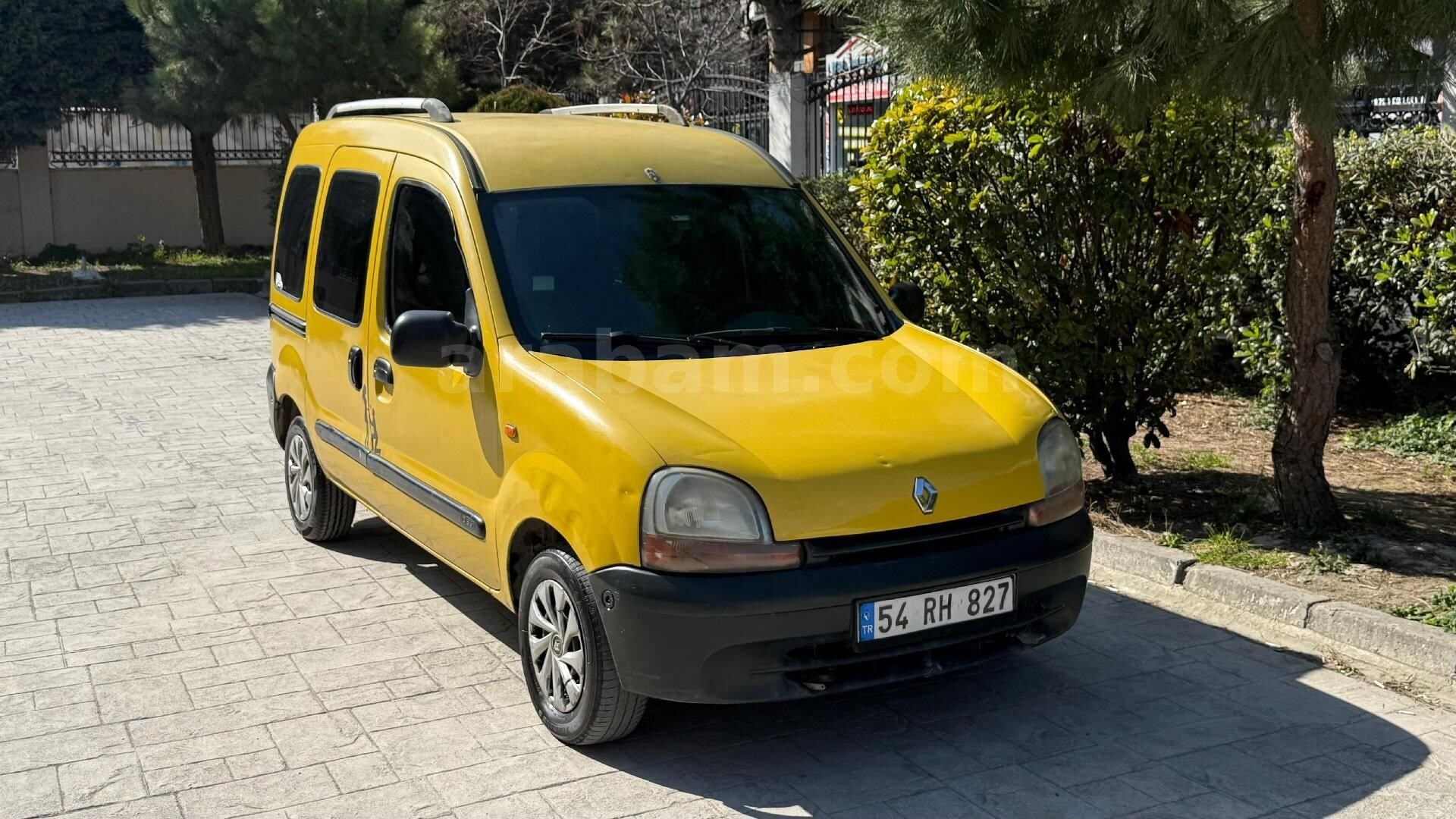 Galeriden Renault Kangoo 1.9 D 1999 Model Kocaeli 300.000 km Sarı 2