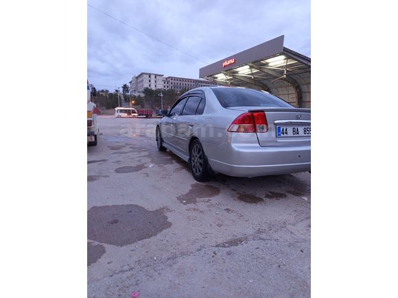 Sahibinden Honda Civic 1.6i VTEC ES 2005 Model