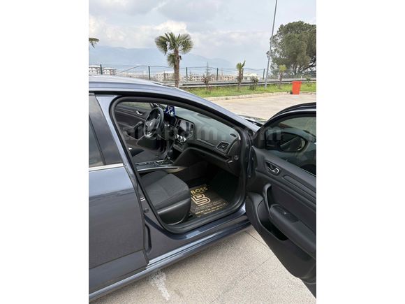 Sahibinden Renault Megane 1.3 TCe Touch 2023 Model 