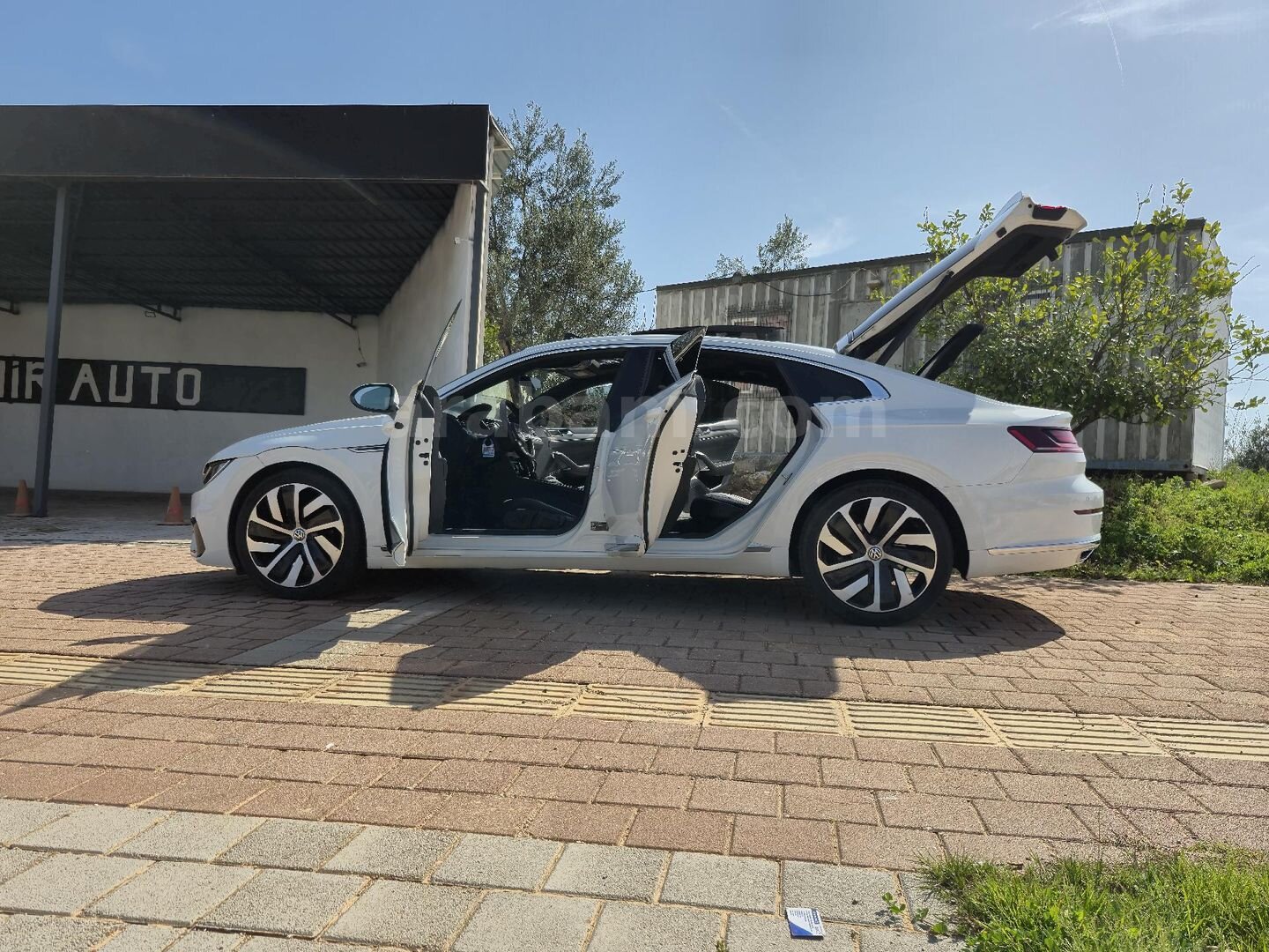 Galeriden Volkswagen Arteon 1.5 TSI R Line 2018 Model Antalya 175.000 km Beyaz 7